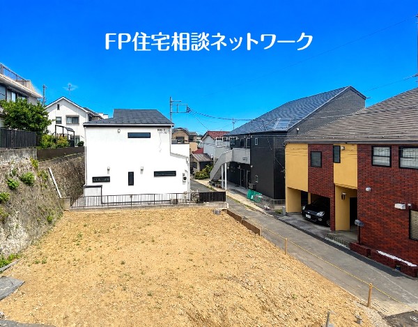外観:落ち着きある住宅街、一種低層住居専用地域内に位置しています。日当りを大きく遮られることもありません。