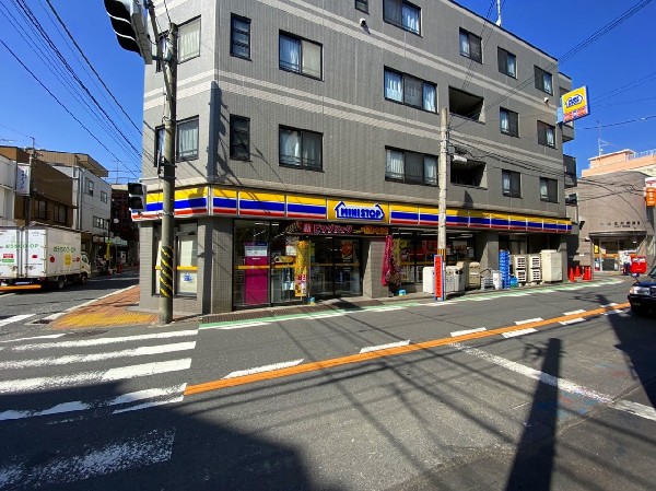 周辺環境:ミニストップ松本町3丁目店(ソフトクリームやパフェなど、旬の食材やトレンドを取り入れたコールドスイーツが人気のコンビニ。)