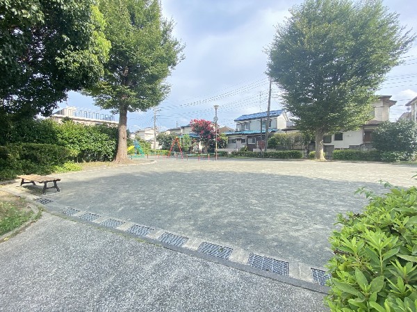 周辺環境:三保公園(桜、イチョウ、ケヤキがあり、季節を感じられます。滑り台やブランコ、広場がありお子様も楽しめます。)