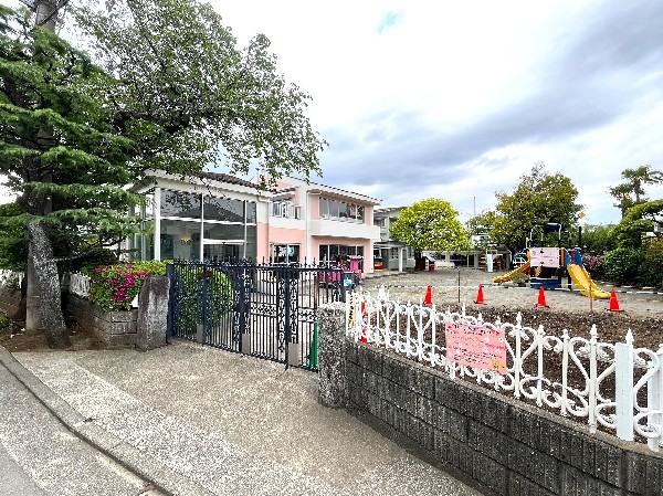 周辺環境:中山幼稚園(各クラス10～15名の少人数制で、制服がなく遊びの中で育てる自由な幼稚園。デンマーク製の遊具を導入。)