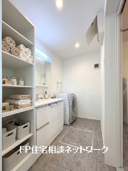 本画像はAIがCGで家具・小物作成しています。現地には設置されておらず販売価格に含まれておりません。