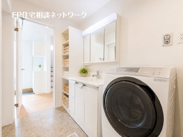 本画像はAIがCGで家具・小物作成しています。現地には設置されておらず販売価格に含まれておりません。