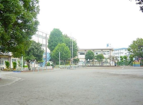 周辺環境:大口台小学校(閑静な住宅街の中にあるのでお子様の通学も安心。合唱部の活動に力を入れ、コンクールなどにも出場します。)