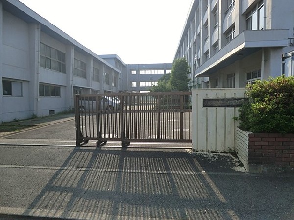 周辺環境:藤沢市立善行中学校