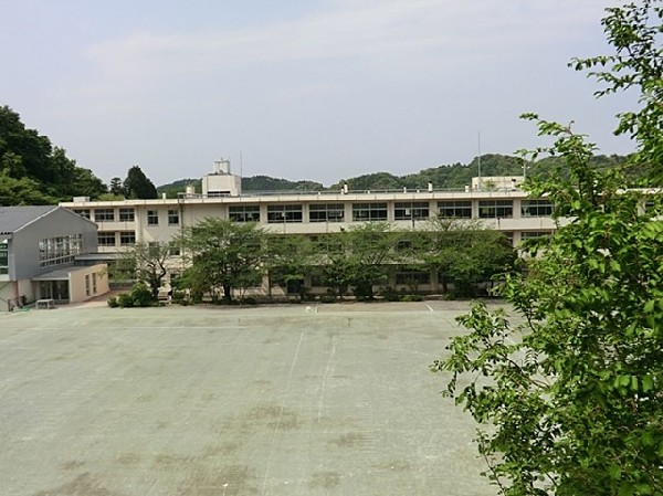 周辺環境:鎌倉市立今泉小学校(鎌倉市立今泉小学校まで850ｍ)