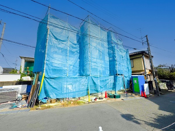 外観:閑静な住宅地で子育て家族にピッタリ。毎日のお散歩も快適な緑に恵まれたエリアで、自然に包まれた穏やかな暮らしを実現するための、ゆとりある住環境が整っています。緑の潤いを感じながらホッと生活できそう。