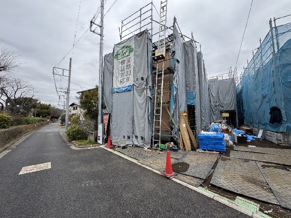 外観:第一種低層住居専用地域の良好な住環境が保たれたエリア。空が広く緑の多い閑静な趣を感じる環境です。