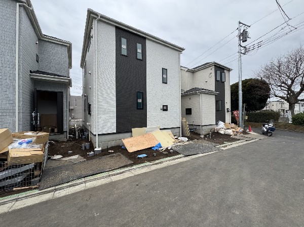 外観:閑静な住宅地で子育て家族にピッタリ。緑の潤いを感じながらホッと生活できそう。