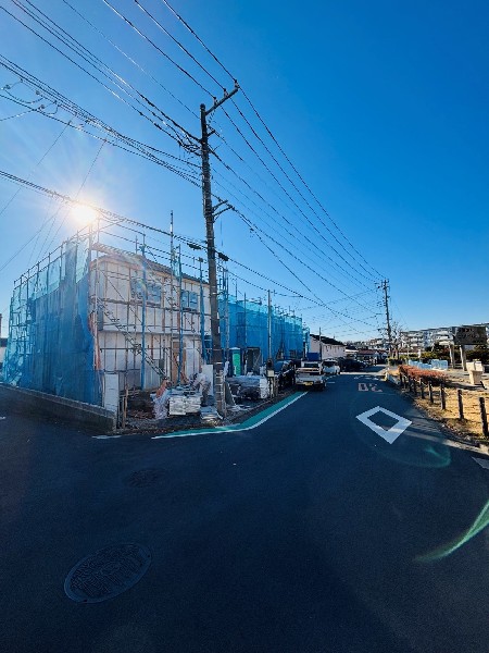 外観:閑静な住宅地で子育て家族にピッタリ。緑の潤いを感じながらホッと生活できそう。