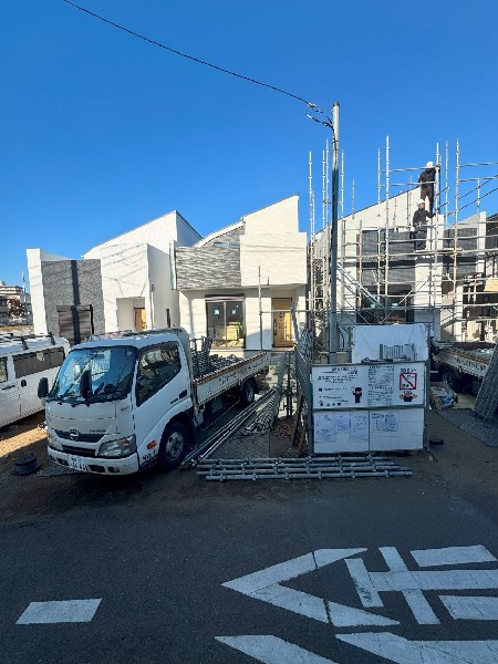 外観:閑静な住宅地で子育て家族にピッタリ。緑の潤いを感じながらホッと生活できそう。