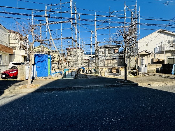 外観:閑静な住宅地で子育て家族にピッタリ。緑の潤いを感じながらホッと生活できそう。