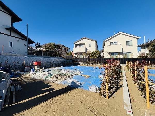 外観:閑静な住宅地で子育て家族にピッタリ。緑の潤いを感じながらホッと生活できそう。