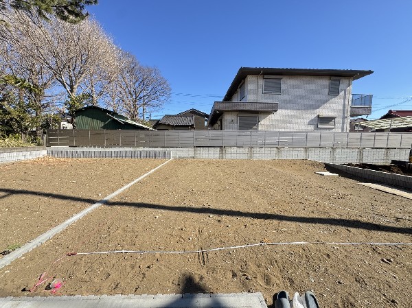 外観:第一種住居地域の良好な住環境が保たれたエリア。空が広く緑の多い閑静な趣を感じる環境です。