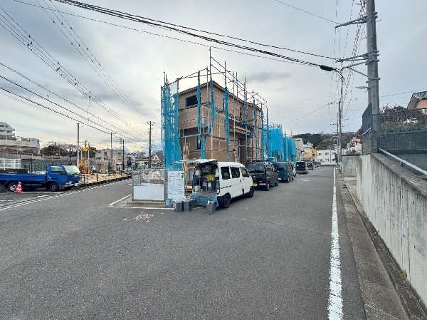 外観:第一種低層住居専用地域の良好な住環境が保たれたエリア。空が広く緑の多い閑静な趣を感じる環境です。