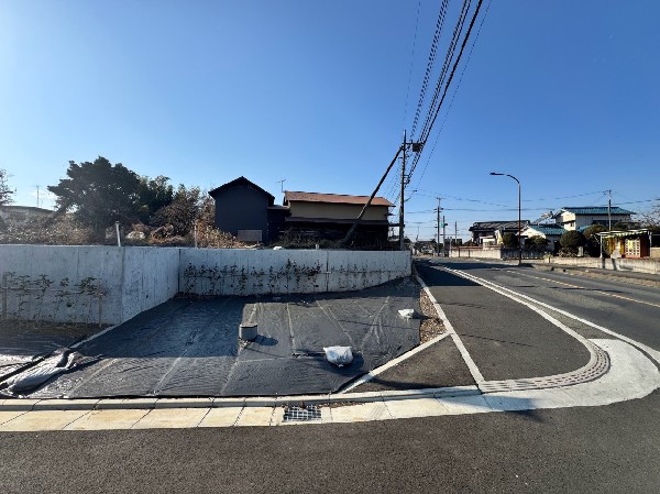 外観:周辺一帯は良好な住環境が保たれたエリア。空が広く緑の多い閑静な趣を感じる環境です。