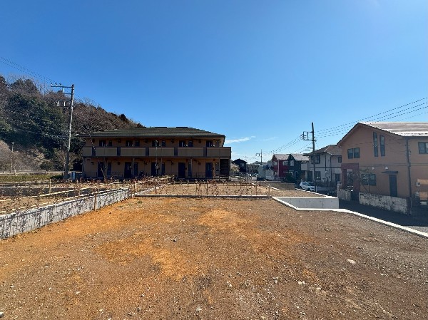 外観:第一種低層住居専用地域の良好な住環境が保たれたエリア。空が広く緑の多い閑静な趣を感じる環境です。