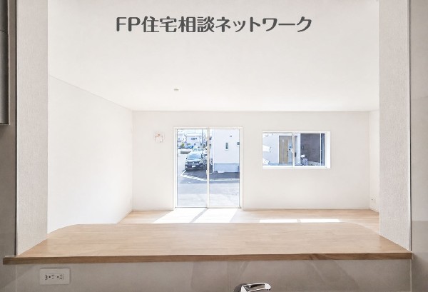 カウンター越しに「お手伝い」もしやすい距離感♪出来たてのご飯をすぐに配膳できるのも便利です！  