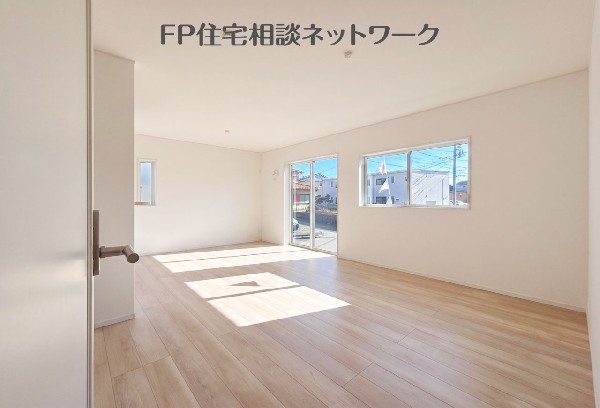 LDKは家族が自然と集まり、会話が生まれやすい心地よい空間です。日々の使いやすさにつながります。  
