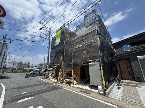 外観:閑静な住宅地に馴染む落ち着いた色合いの外観。外壁は耐久性・防汚性に優れたサイディング材を使用します！