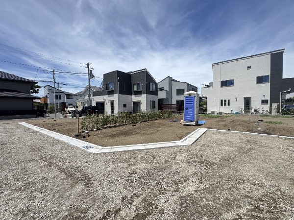 外観:閑静な住宅地で子育て家族にピッタリ。緑の潤いを感じながらホッと生活できそう。