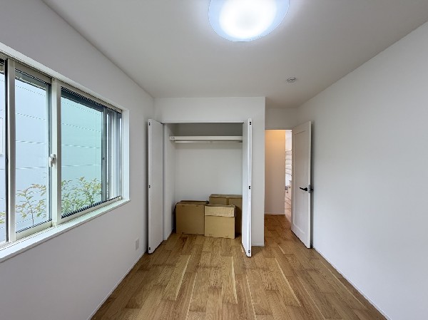 白を基調とした清潔感あふれる空間！お部屋がより広く明るく見えるので、毎日の気分も上がります