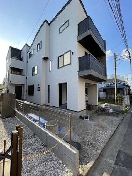 外観:最寄り駅まで平坦アクセスの好立地。利便性と住環境のどちらも譲れない方は是非現地をご覧ください。