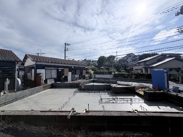 外観:海まで近くお散歩やジョギング、週末のご家族での遊びに最適です。暮らしの夢を育む理想の住まいがここにはあります。