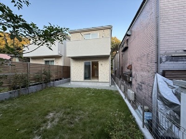 外観:広々としたお庭でBBQなどいかがでしょうか？