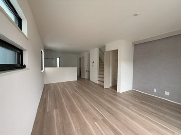 ご家族が集まるからこそＬＤＫは拘りたいですよね！日光をたっぷりと取りこめるリビングでゆったりと過ごしませんか？