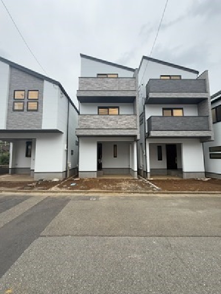 外観:暮らしやすさが揃うこの地に、空に向かって伸びやかに建つスタイリッシュな3階建の邸宅が誕生しました。