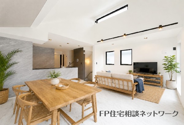 家族が集うLDKです♪（本画像はAI加工済みであり、現地に家具等はなく価格にも含まれていません）