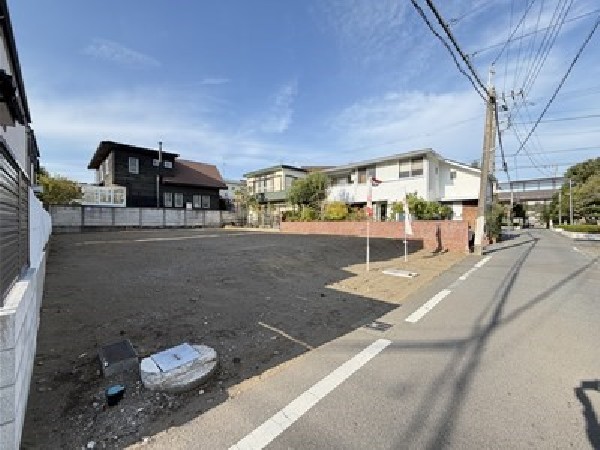 外観:最寄り駅まで平坦徒歩アクセスの好立地。利便性と住環境のどちらも譲れない方は是非現地をご覧ください。    