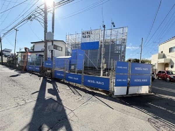 外観:日当たりが良く開放感のある角地です。