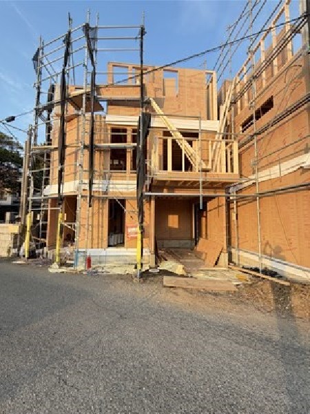 外観:最寄り駅まで平坦徒歩アクセスの好立地。利便性と住環境のどちらも譲れない方は是非現地をご覧ください。