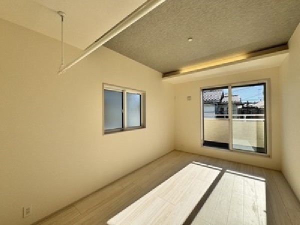 折り上げ天井のおしゃれなリビング