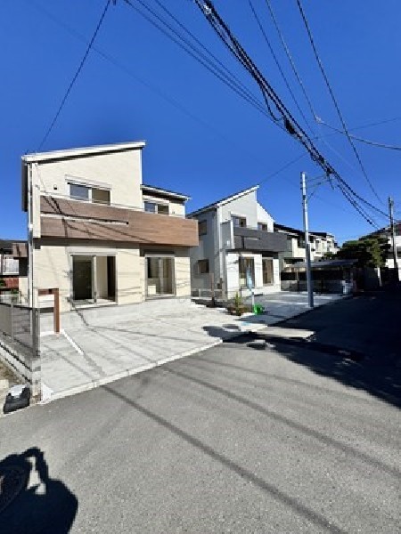 外観:目の前に広がる開放感とゆとり。堂々とした姿で完成したこの住宅は見る人を魅了してくれる高級感があります！