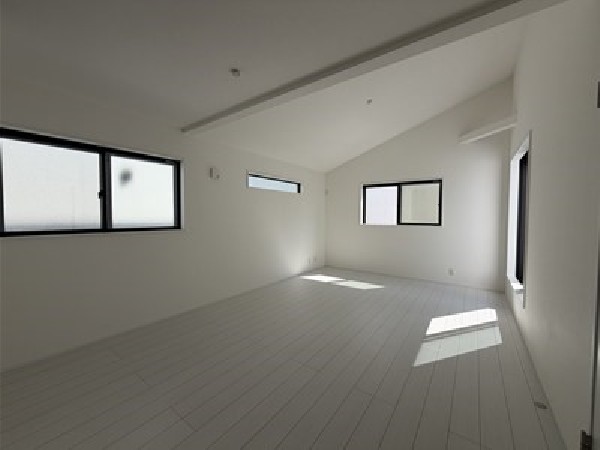 勾配天井のデザイナーズ住宅