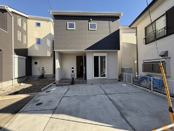 外観:閑静な住宅地に馴染む落ち着いた色合いの外観。長く愛着を持って頂きたいからこそ飽きのこないシンプルな色目に仕上げました。