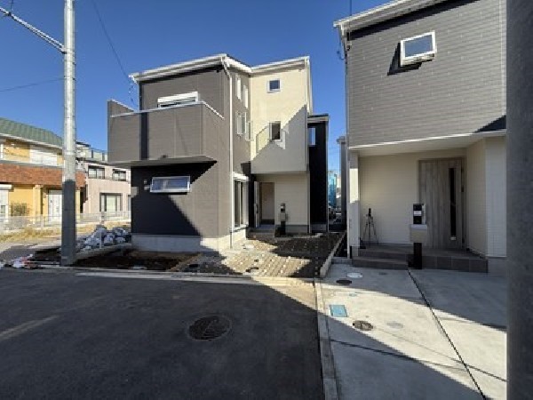 外観:  最寄り駅まで平坦徒歩アクセスの好立地。利便性と住環境のどちらも譲れない方は是非現地をご覧ください。  