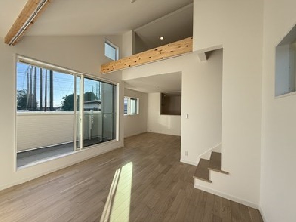 2階へ上がる時は必ずリビングを通るので、お子様とのコミュニケーションが取りやすくなりますね！