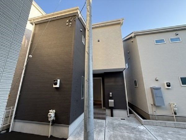 外観:最寄り駅まで平坦徒歩アクセスの好立地。利便性と住環境のどちらも譲れない方は是非現地をご覧ください。