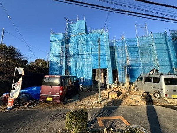 外観:良好な住環境が保たれたエリア。低層の一戸建を中心とした街並みが整然と続き緑の多い閑静な趣を感じる環境です。
