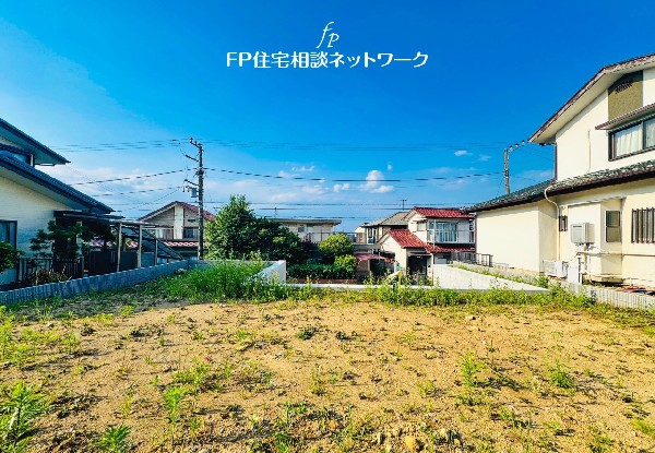 外観:開放感のある現地で、前面道路よりも少し高くなっておりますので、プライベート感も保たれます！