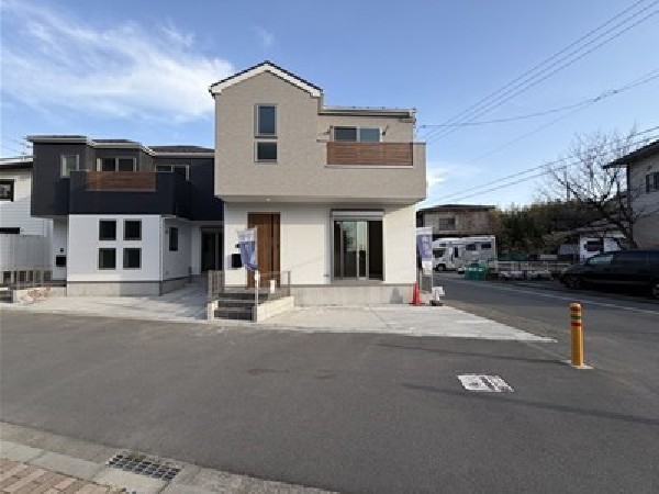 外観:日当たりが良く開放感のある角地です。 明るく快適な住まいが実現しました！