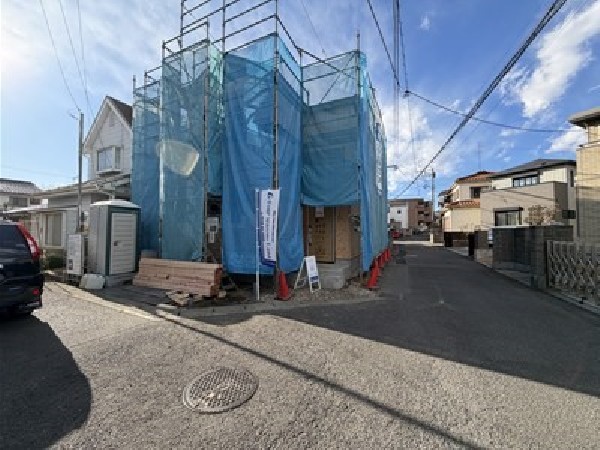 外観:日当たりが良く開放感のある角地です。 明るく快適な住まいが実現します！