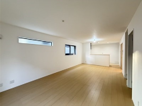 白いクロスとナチュラルな明るめのフローリングでコーディネートしました！