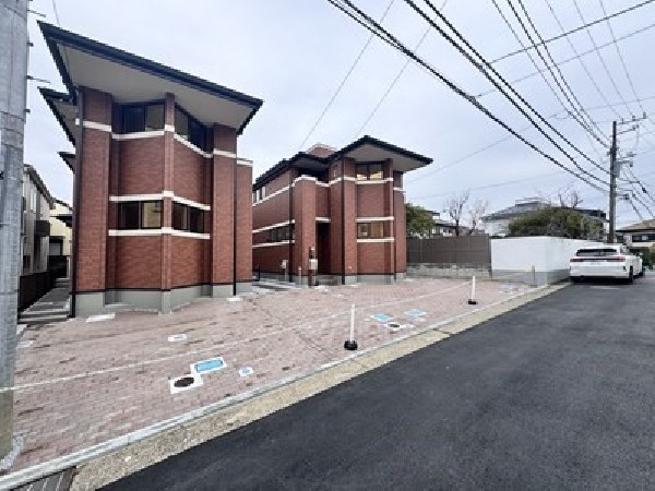 外観:グレードの高い設備仕様が標準装備のデザイン住宅で快適で便利な生活をお送り頂けます。