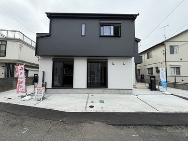 外観:低層の一戸建を中心とした街並みが続く住環境が保たれたエリア。