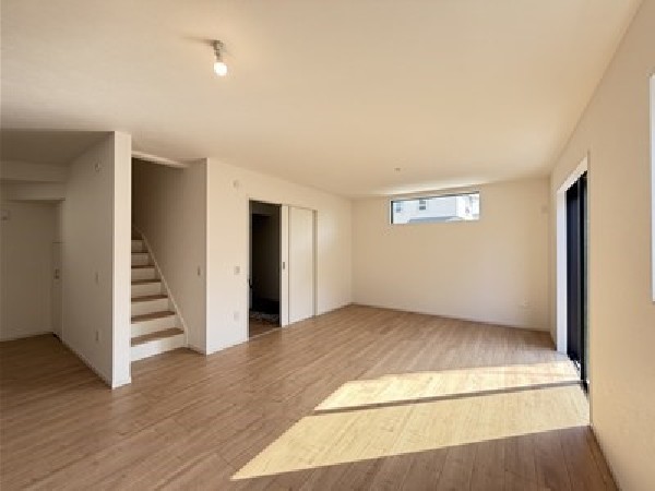 2階へ上がる時は必ずリビングを通るので、お子様とのコミュニケーションが取りやすくなりますね！