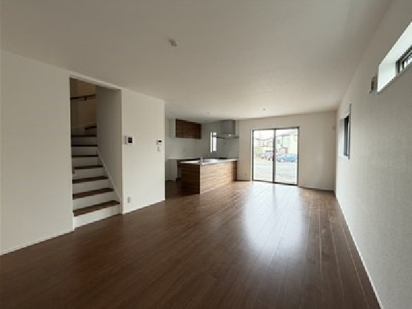 2階へ上がる時は必ずリビングを通るので、お子様とのコミュニケーションが取りやすくなりますね！